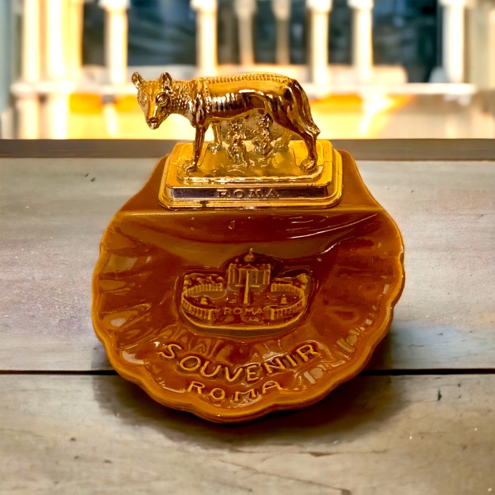 Vintage Roma Souvenir Wolf Statue. Great condition
